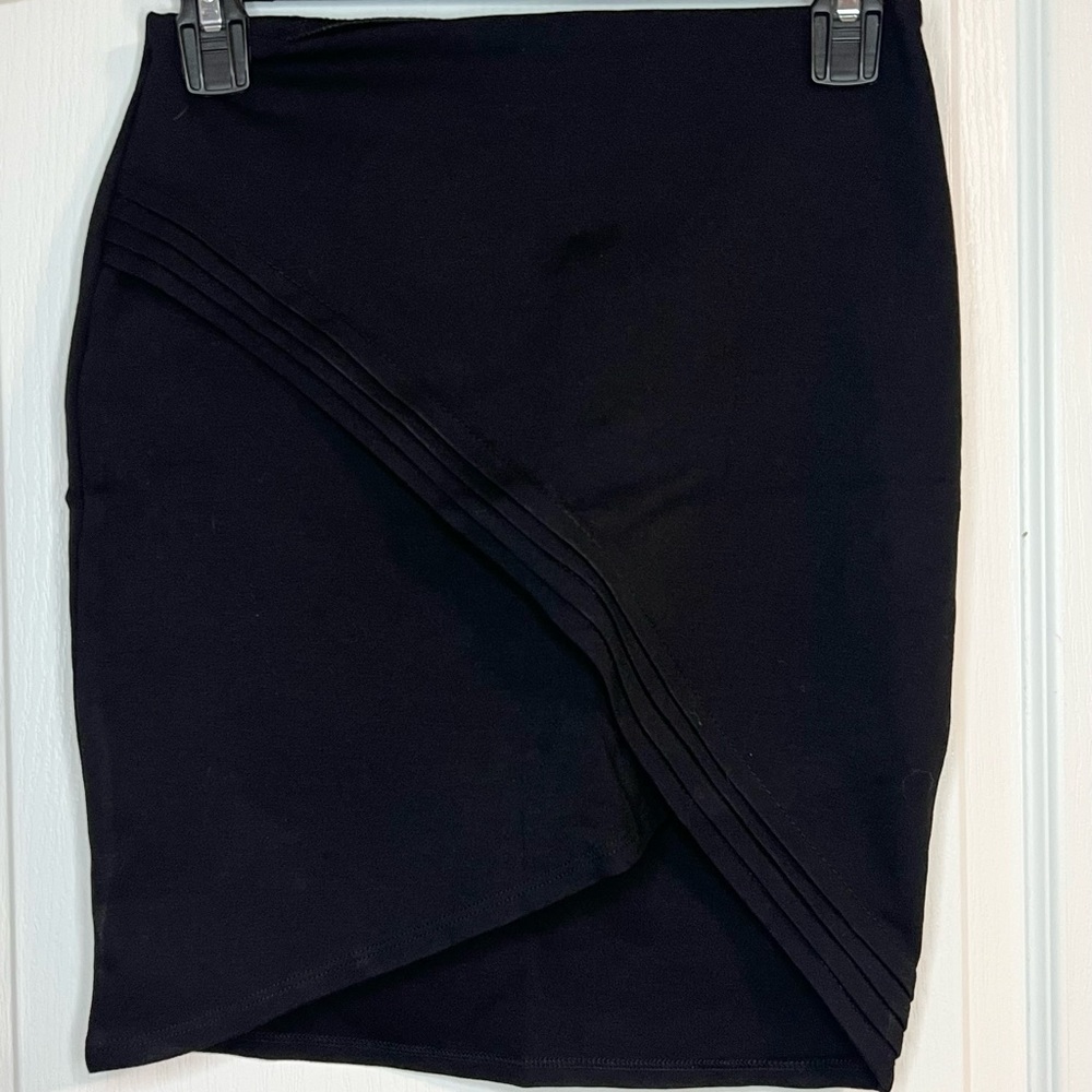 NWT Asymmetrical Black mini skirt M
